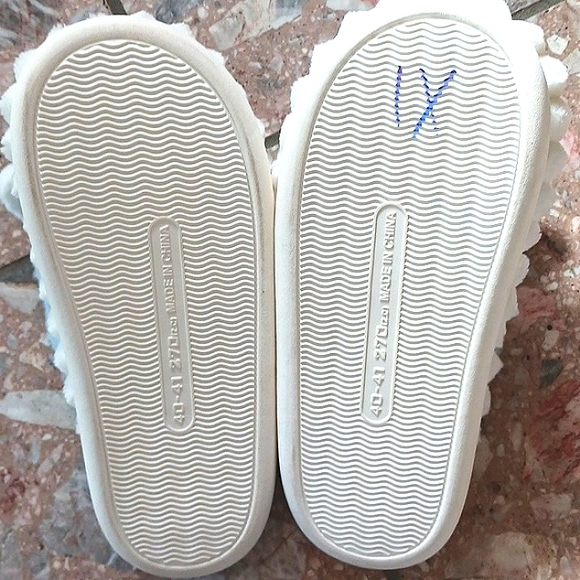 NWOT Cinnamoroll Sanrio Muti-Colored Plush Uniquely Designed Women's Slippers - Picture 5 of 11